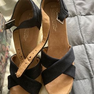 Tom’s Strappy wedge black canvas